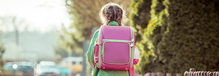 chiropractor discusses proper child backpacks